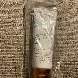 NEW Library of Flowers True Vanilla Perfumed Shower Gel